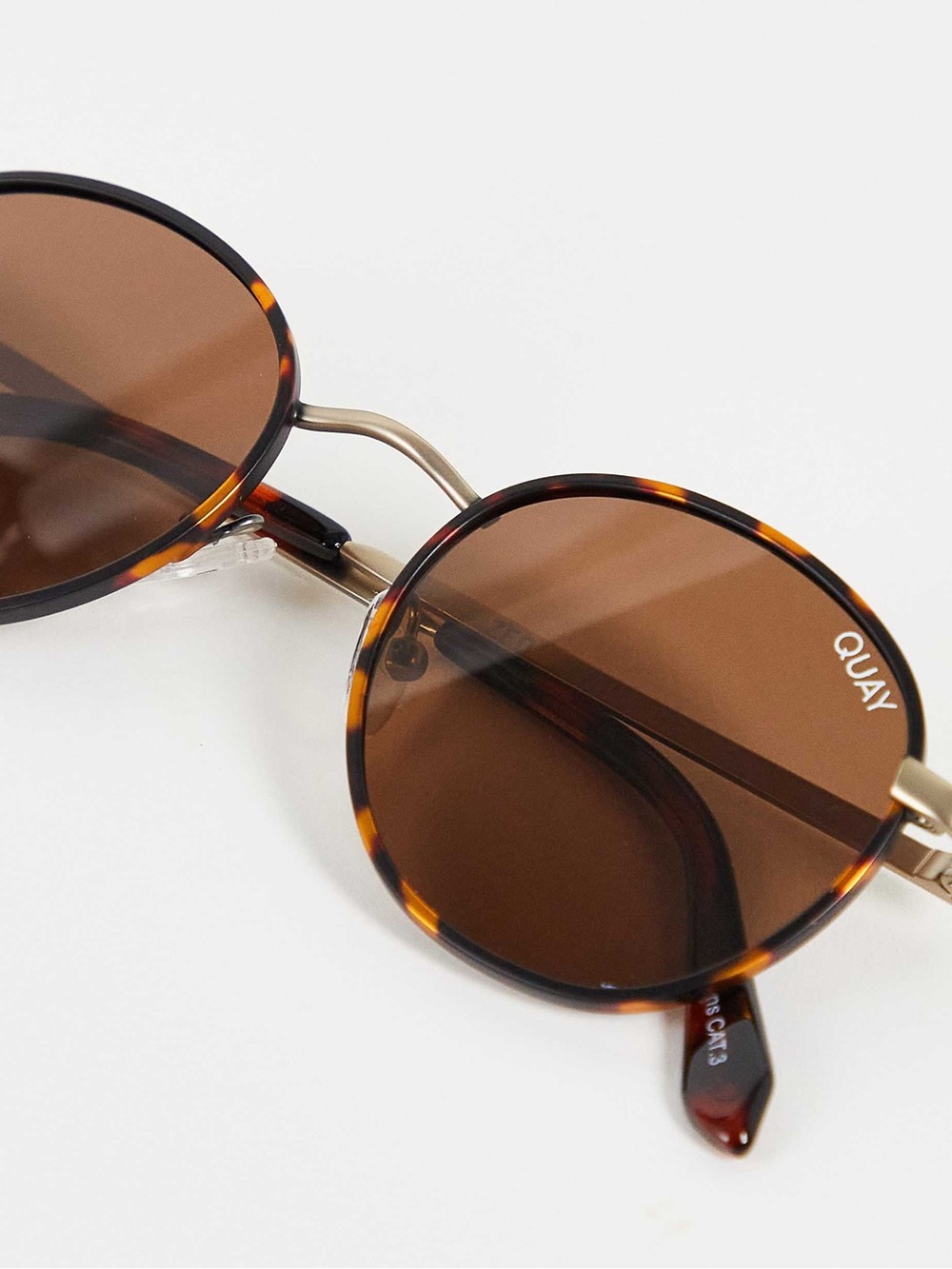 Quay Talk Circles round sunglasses with polarized lens in tort - Picture 2 of 4